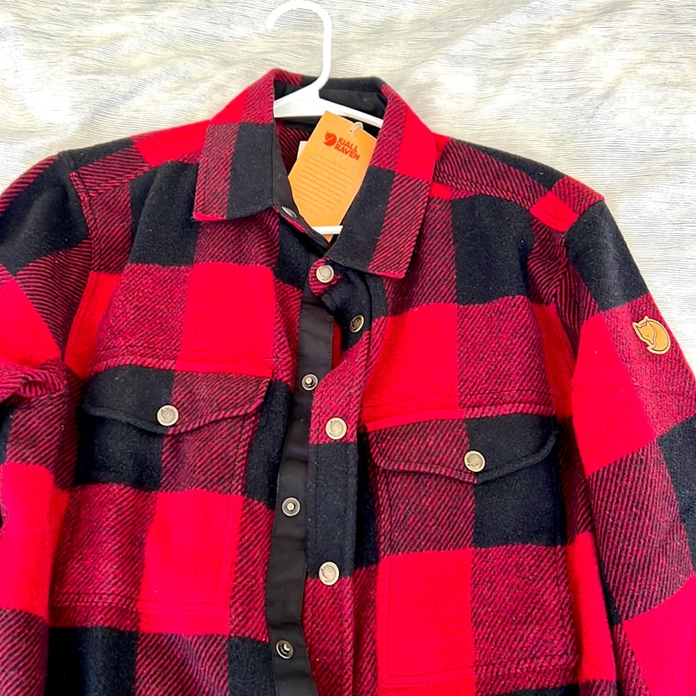 NWT - fhallraven Canada shirt